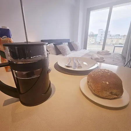 New, Modern Studio, Universal Residences Διαμέρισμα *