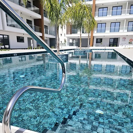 New, Modern Studio, Universal Residences *