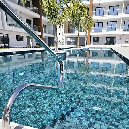 New, Modern Studio, Universal Residences *